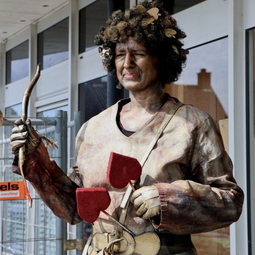 Living statue Cupido
